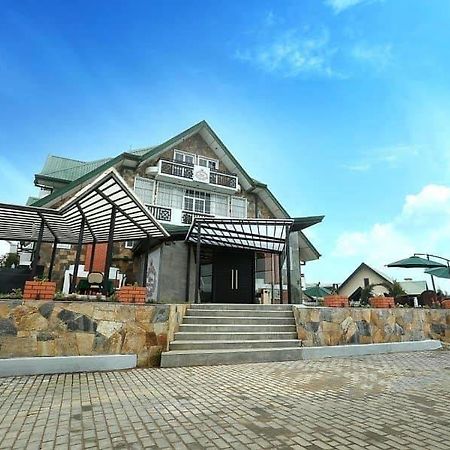 Victoria Court Suites Нувара Елия Екстериор снимка