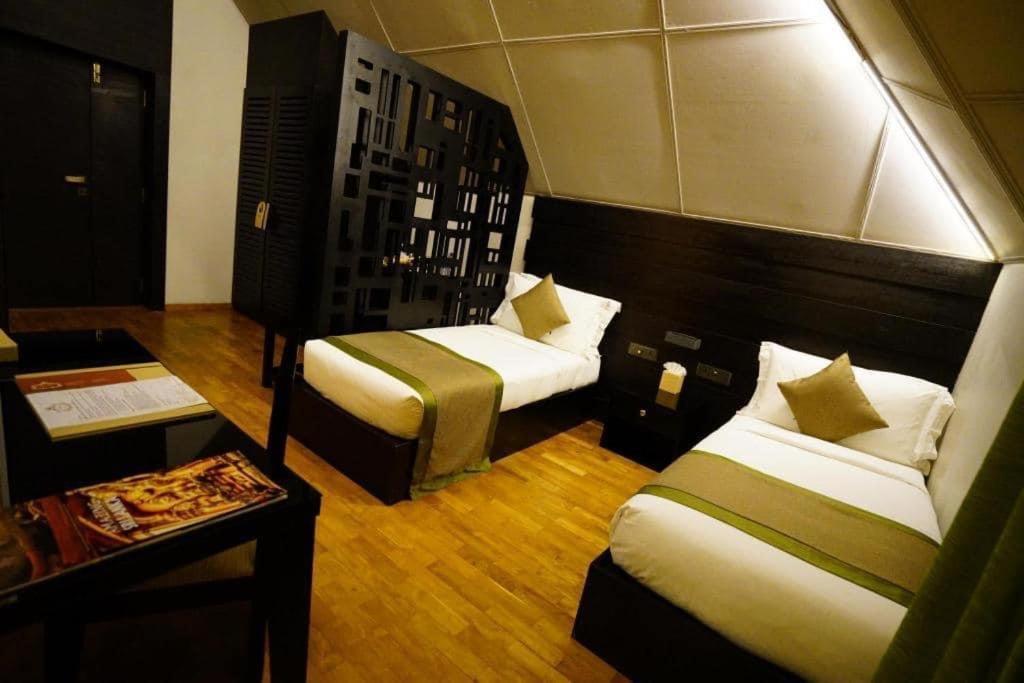 Victoria Court Suites Нувара Елия Екстериор снимка
