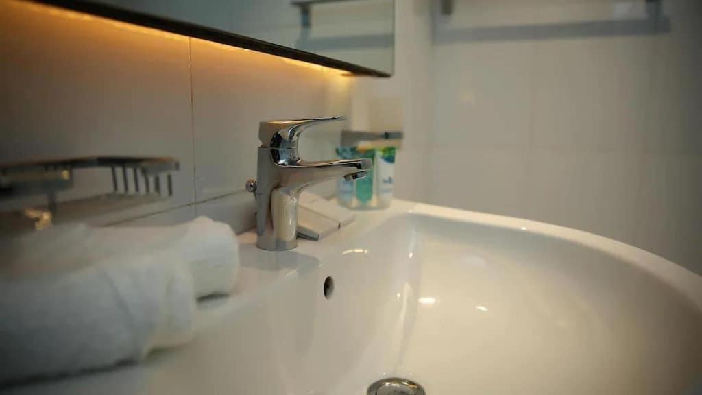 Victoria Court Suites Нувара Елия Екстериор снимка