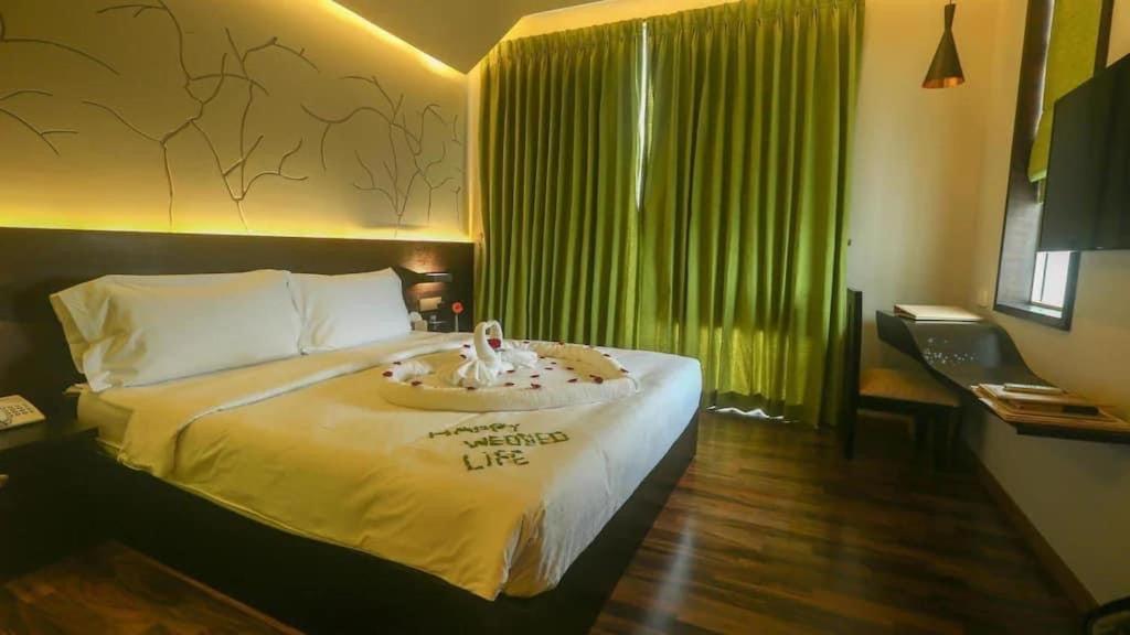 Victoria Court Suites Нувара Елия Екстериор снимка