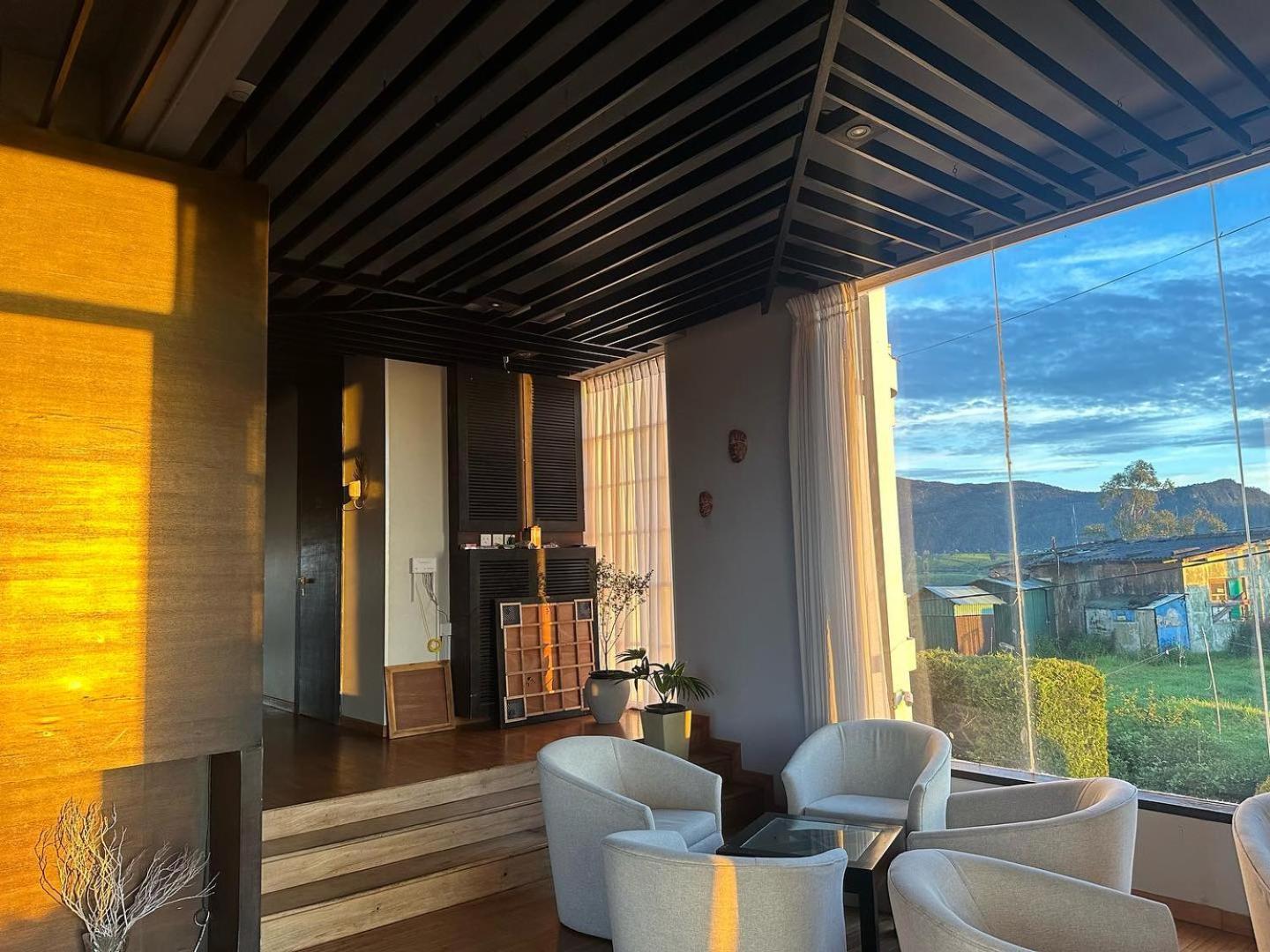 Victoria Court Suites Нувара Елия Екстериор снимка